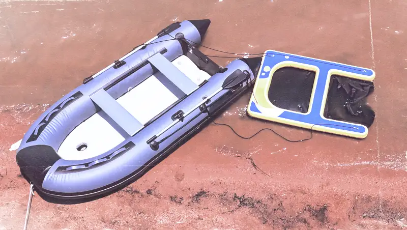 Dog Boat Ramp sampl with inflatable boat
