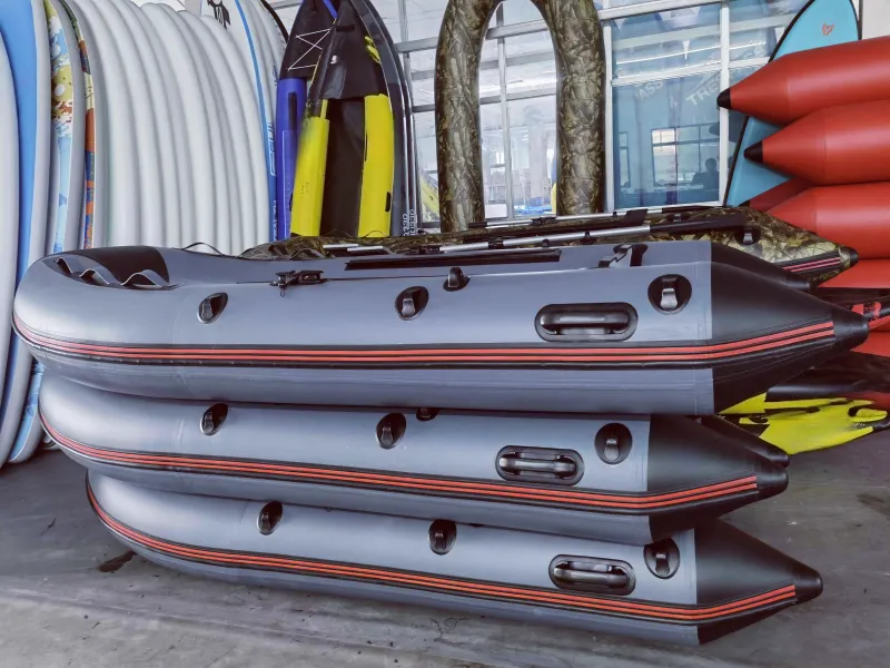 Various colored inflatable boats completed in production are in the Custom Inflatable Boat Manufacturer workshop